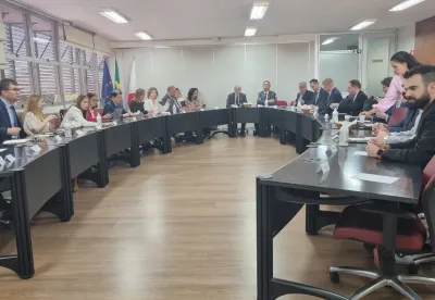Foto mostra reunião da Secretaria de Agricultura com a comitiva da União Europeia