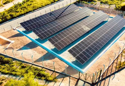 Várias placas de energia vistas de cima