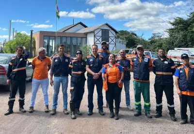 Agentes da Defesa Civil realizam vistoria em barragem