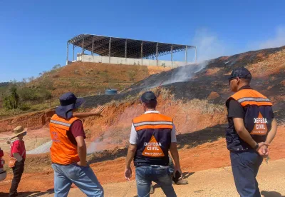 Defesa Civil Estadual auxilia no combate à incêndios em Cambuí