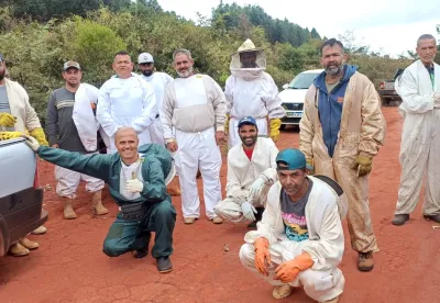 Atualmente, cerca de 100 apicultores do município e região estão sendo beneficiados