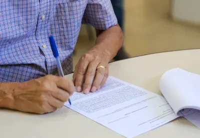 A assinatura dos Acordos de de Cooperação Técnica deve beneficiar cerca de 1.600 famílias, que passam a ter acesso a crédito e políticas públicas
