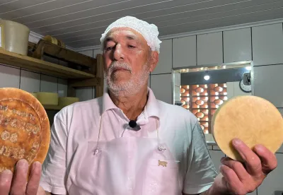 Todo esse saber, aprendido desde a infância, o senhor Jayr segue passando de geração em geração