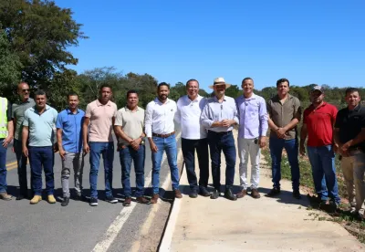 Governo de Minas vistoria obras de pavimentação de rodovia entre Pintópolis e Urucuia 
