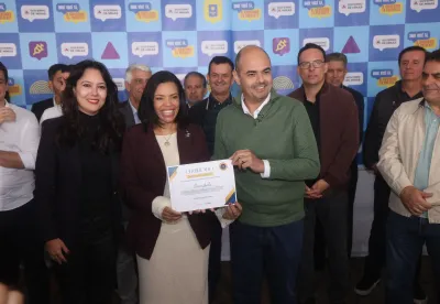 Governo de Minas transfere capital para Divinópolis