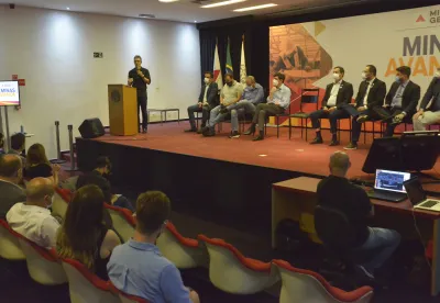 Governo anuncia pacote de obras para estradas em Minas