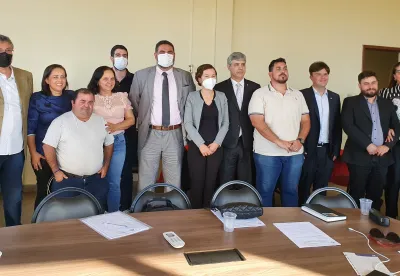 Reparação Brumadinho: Governo de Minas e Instituições de Justiça participam de reuniões com prefeitura e vereadores; e entregam equipamentos para modernização de UPA
