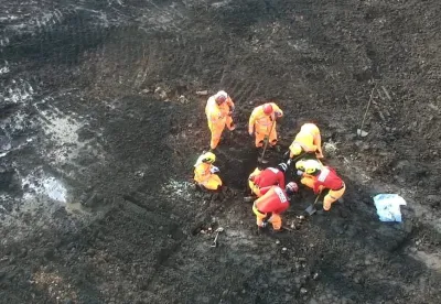Bombeiros localizam fragmentos ósseos em área de buscas em Brumadinho