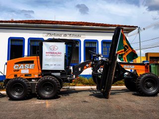 Entrega de máquina em Fortuna de Minas