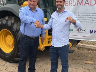 Primeira entrega de máquina em Pequi - Maio de 2022