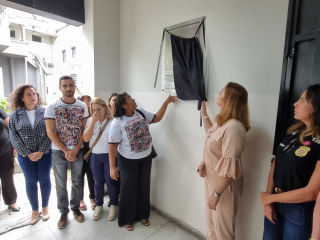 Placa no Instituto de Identificação da PCMG homenageia joias de Brumadinho - Fevereiro de 2024
