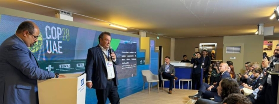 Secretário Thales Fernandes durante apresentação na COP28, em Dubai 