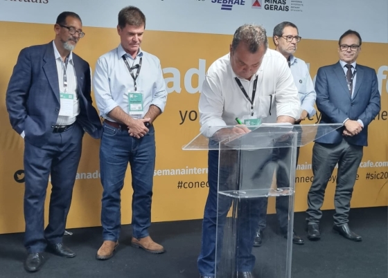 Secretário de Agricultura Thales Fernandes assina Pacto pela Sustentabilidade da Cafeicultura