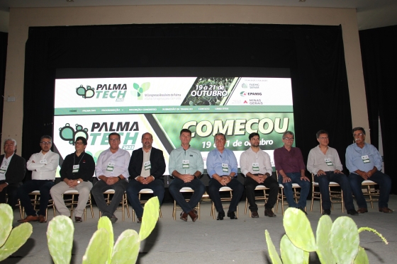 Foto mostra autoridades na solenidade de abertura do Palmatech 2023 em Montes Claros