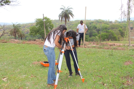 Alunos em aula sobre solos