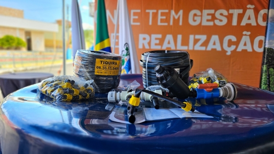 Os equipamentos levam não só água, mas também esperança ao campo