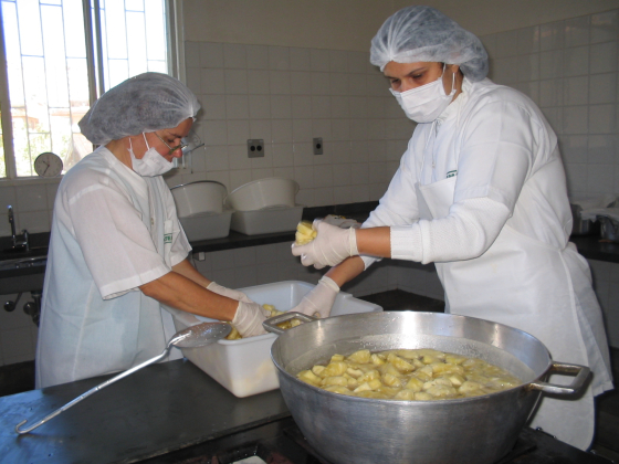 Foto mostra cooperativa de produção de doces artesanais