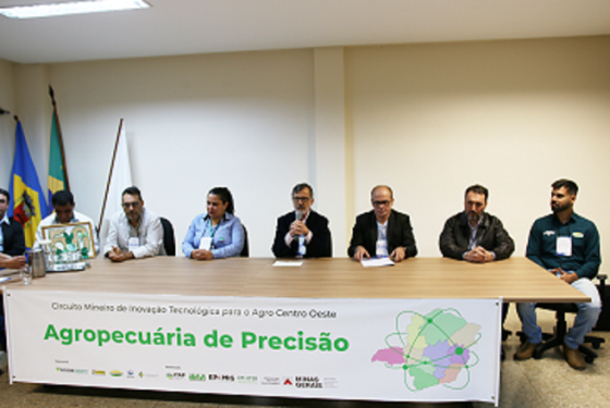 Autoridades na solenidade de abertura do evento