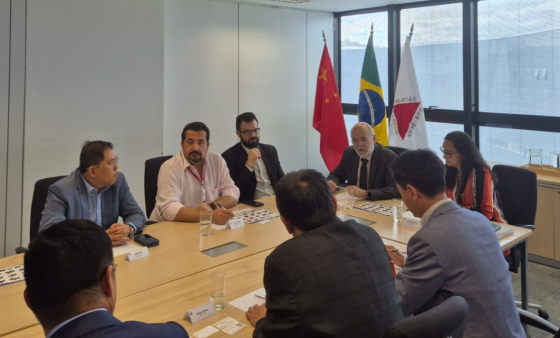 Foto mostra a reunião das equipes da Seapa e da Invest Minas com empresários chineses