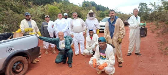 Atualmente, cerca de 100 apicultores do município e região estão sendo beneficiados