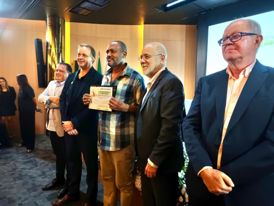 Os certificados foram entregues a 34 indústrias participantes do programa