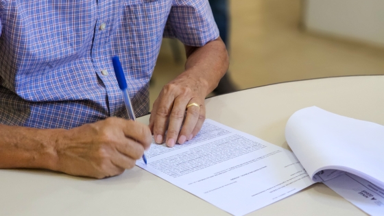A assinatura dos Acordos de de Cooperação Técnica deve beneficiar cerca de 1.600 famílias, que passam a ter acesso a crédito e políticas públicas