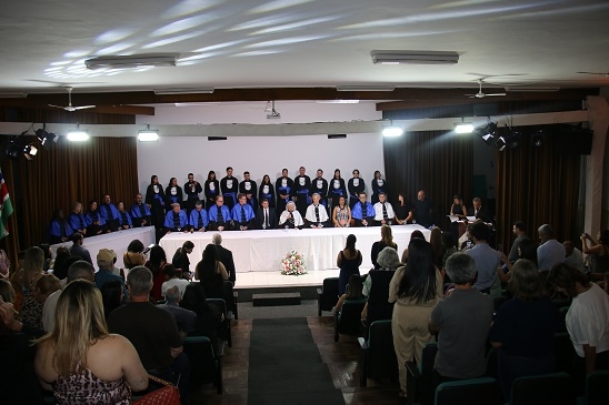 A primeira turma a colar grau é formada por 13 alunos