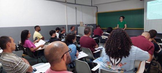 Pesquisadora da Epamig, Waldênia Moura, conduz capacitação na Semana do Fazendeiro, em Viçosa.jpg