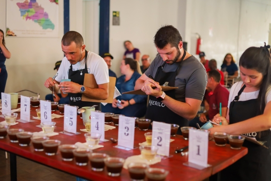 Os cafés premiados ganham maior visibilidade no mercado, atraindo compradores