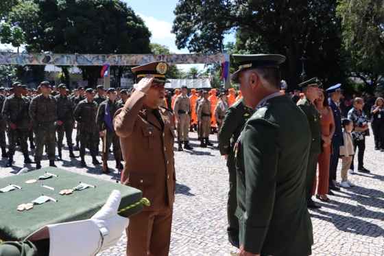 Cel Rezende recebe Medalha Exército Brasileiro