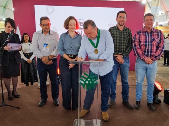 Secretário Thales Fernandes assina documento de inserção de quatro municípios na microrregião produtora do Queijo Artesanal do Serro