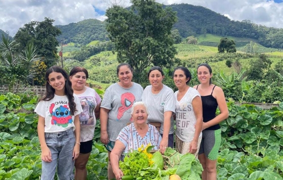 Nesta família de produtoras rurais, em Divino, as mãos femininas fazem a terra brotar
