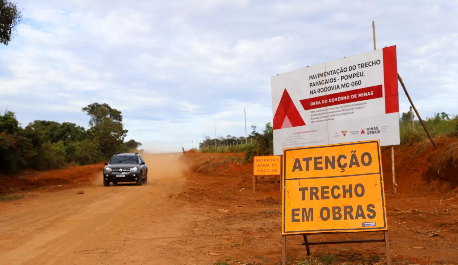 Placa de obra em Papagaios