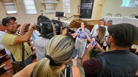 A presidente do IMA, Luiza Castro, e o secretário de Agricultura, Thales Fernandes, durante coletiva em Montes Claros