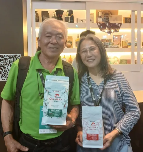 Cláudio Nakamura e esposa