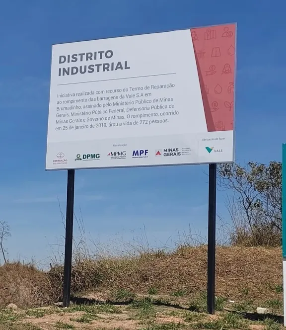 Placa de obra do Distrito Industrial