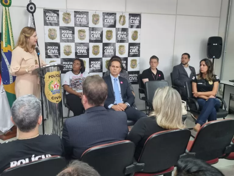 Cerimônia de inauguração da placa de homenagem na PCMG