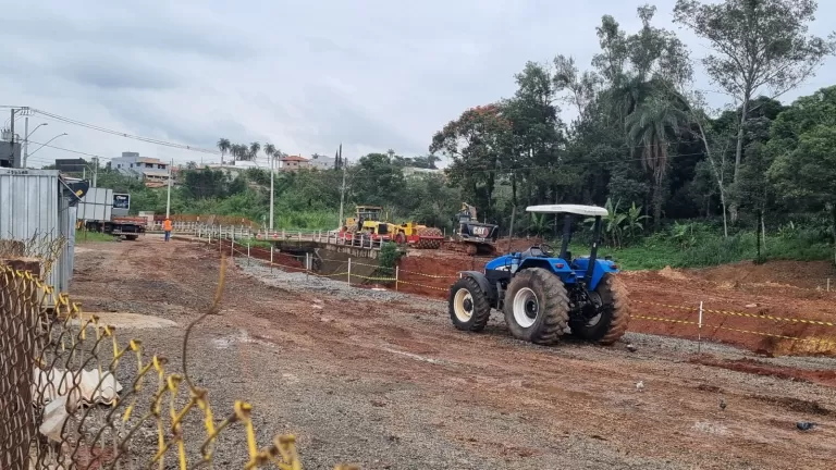 Obras para urbanização de córrego e melhoria de vias em Igarapé