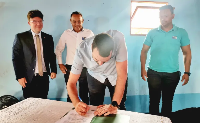 Assinatura da ordem de início para obras