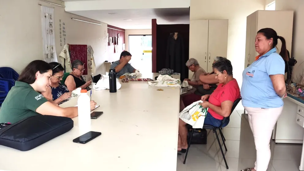 Bordadeiras encontram no bordado um fonte de renda